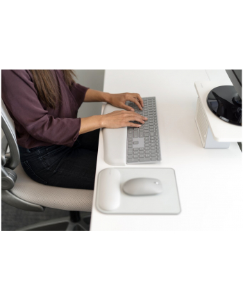 KENSINGTON ErgoSoft Mousepad with Wrist Rest For Standard Mouse Grey