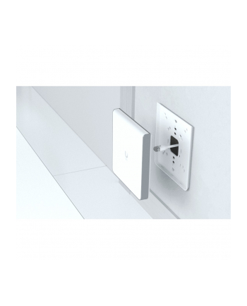 Ubiquiti U6-Enterprise-IW Data in: 2.5GbE RJ45 port, 4x Data out: GbE RJ45 ports nr 2