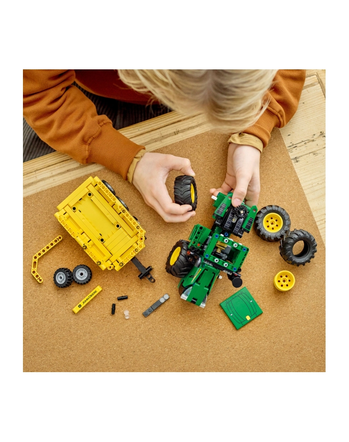 LEGO 42136 TECHNIC Traktor John Deere 9620R 4WD p4 główny