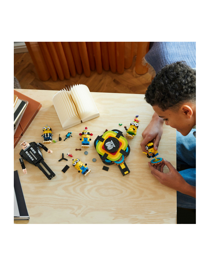 LEGO Despicable Me 75582 Gru i minionki z klocków główny