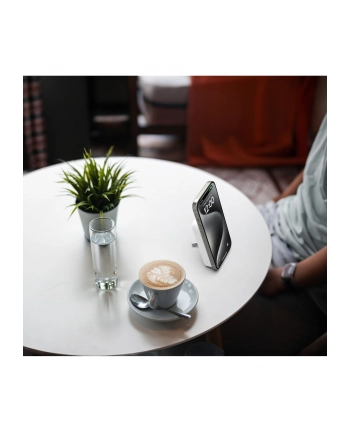 belkin Powerbank ze standem 8000mAh Qi2 MagSafe Biały