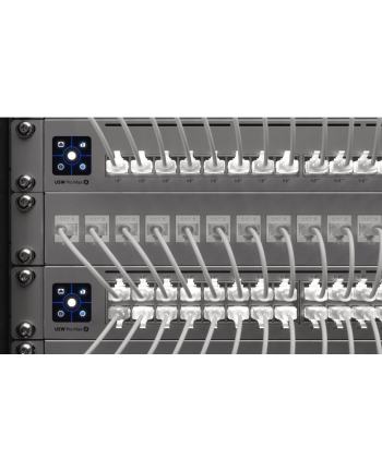 Ubiquiti UACC-Cable-Patch-EL-8M-W Nano-thin patch cable with 2.5 GbE support designed to show Etherlighting effects nr 2