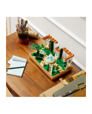 LEGO 10359 ICONS Fontanna w ogrodzie