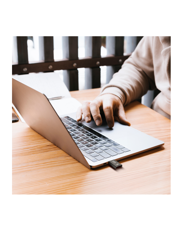 adata Pendrive UC320 128GB USB3.2-A Gen1 czarny główny