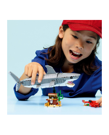 LEGO Creator 31381 Fierce Shark with a Treasure Chest