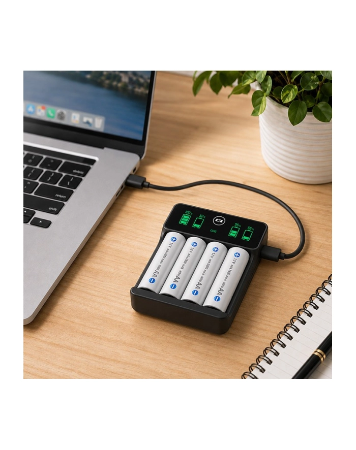 qoltec Ładowarka do akumulatorków Ni-MH typu R03 AAA R6 AA | LCD | kabelUSB-C główny