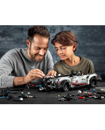 LEGO 42096 TECHNIC Preliminary GT Race Car p.3